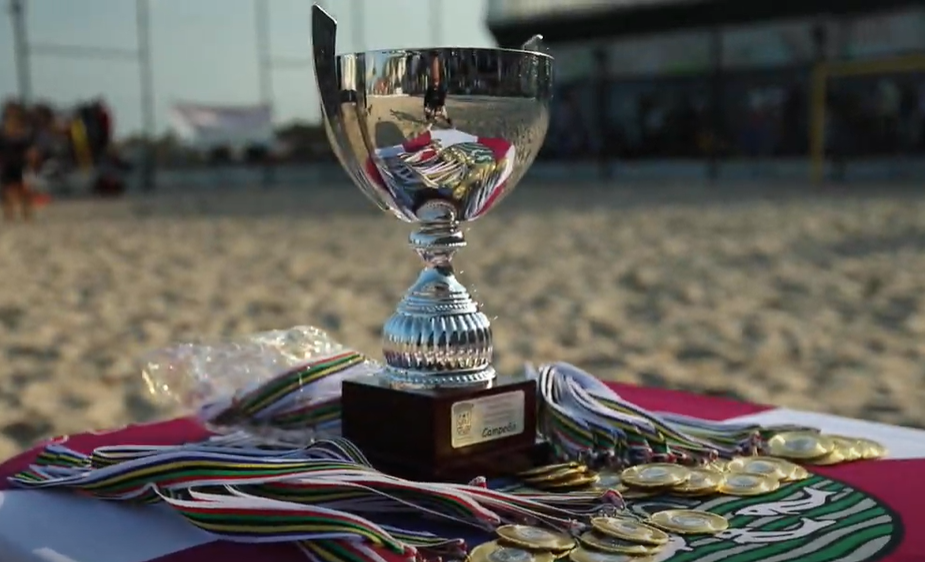 Torneios distritais de futebol de praia atribuíram troféus